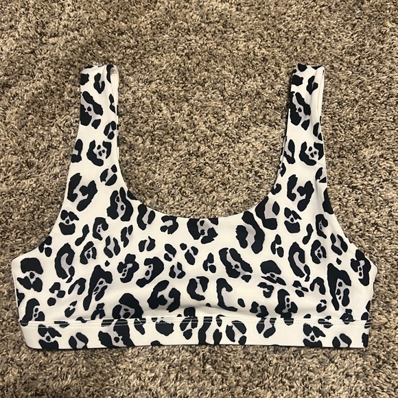 Fabletics Snow Leopard Set - Picture 3 of 7